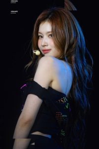 Minatozaki Sana - Image 253
