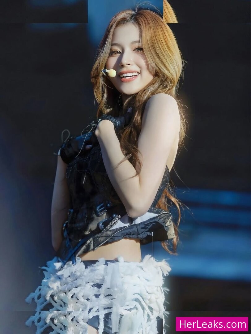 Minatozaki Sana - Image 251