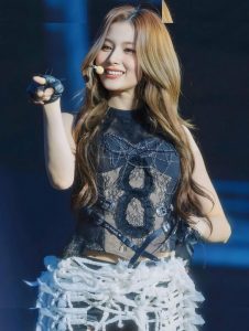 Minatozaki Sana - Image 250
