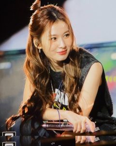 Minatozaki Sana - Image 248