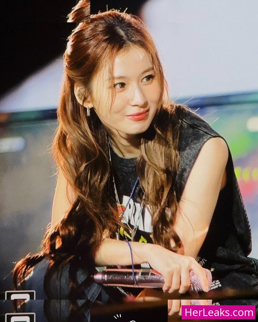 Minatozaki Sana - Image 248