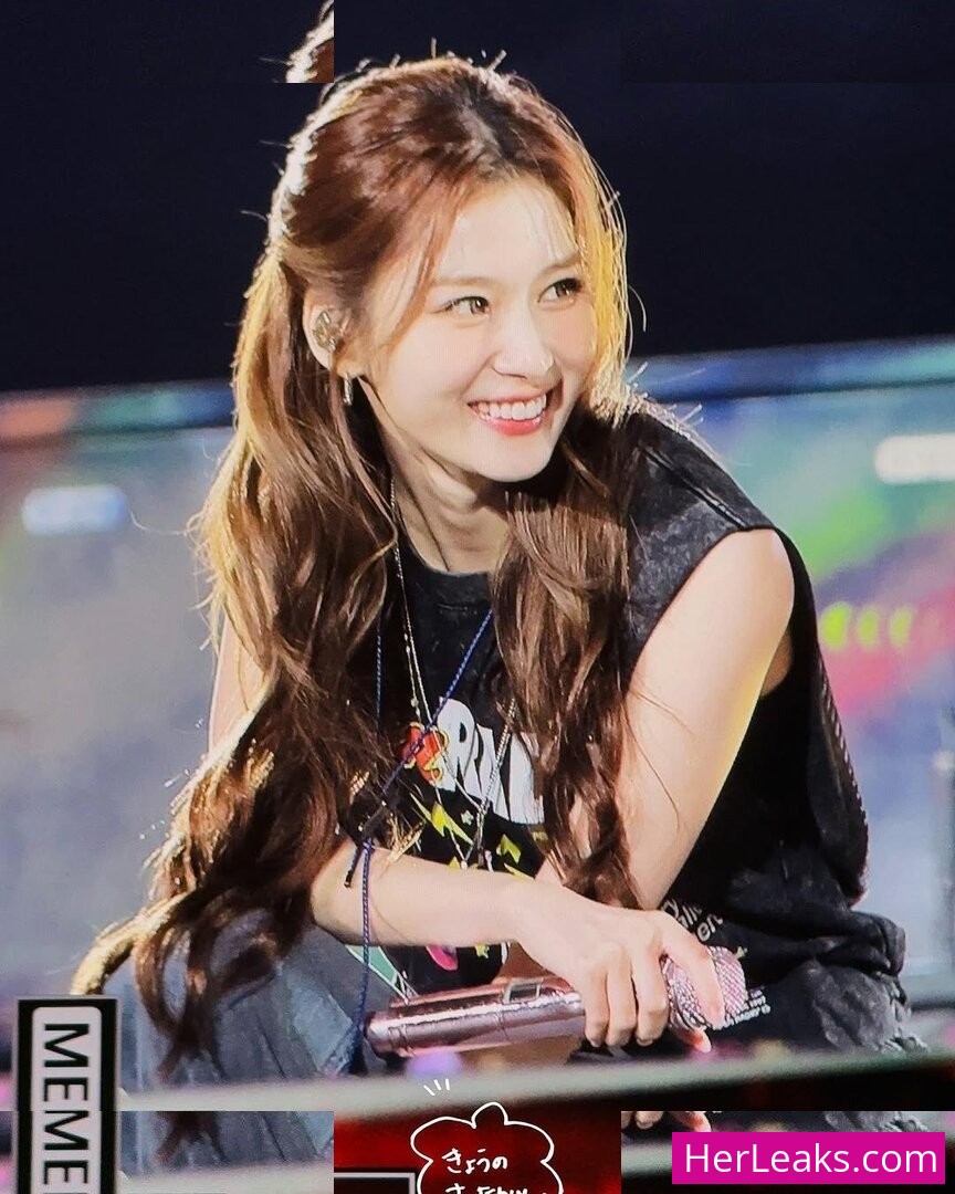 Minatozaki Sana - Image 244