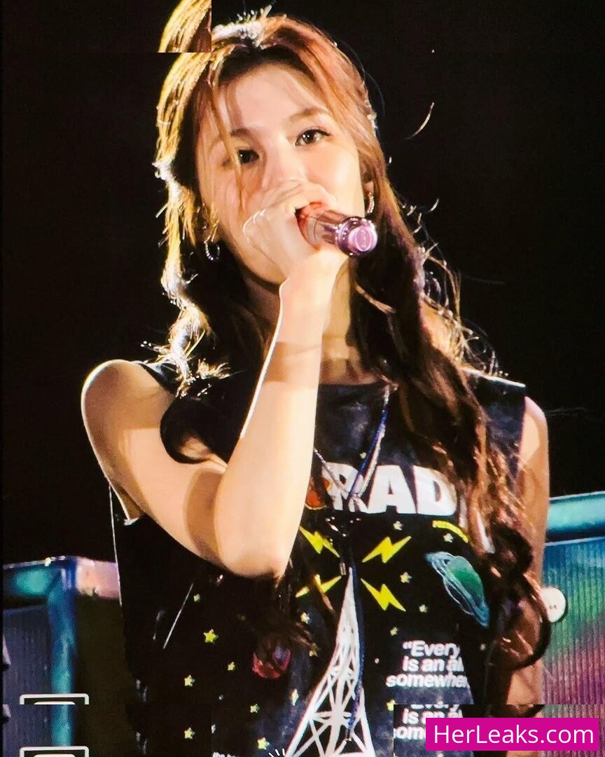 Minatozaki Sana - Image 243