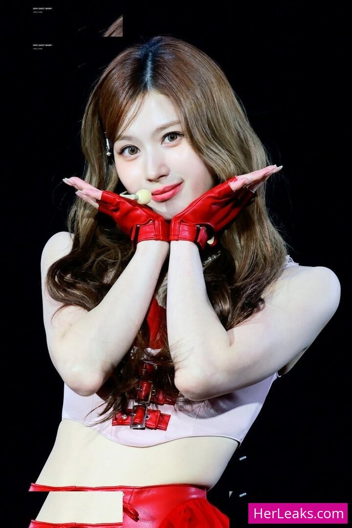 Minatozaki Sana - Image 227