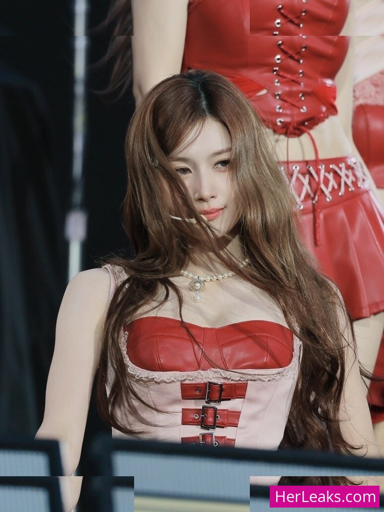 Minatozaki Sana - Image 220
