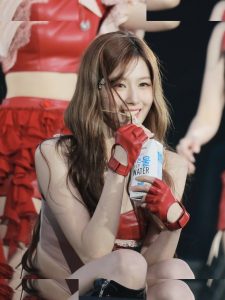 Minatozaki Sana - Image 218