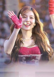Minatozaki Sana - Image 211