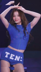 Minatozaki Sana - Image 185