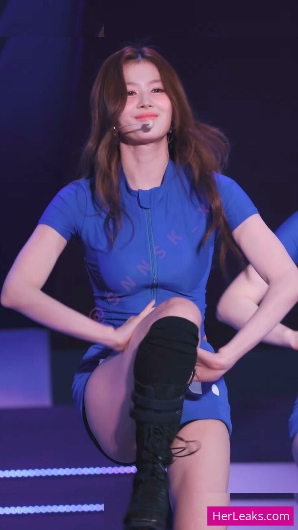 Minatozaki Sana - Image 184