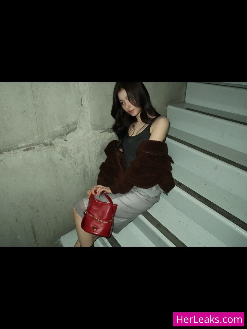 Minatozaki Sana - Image 173