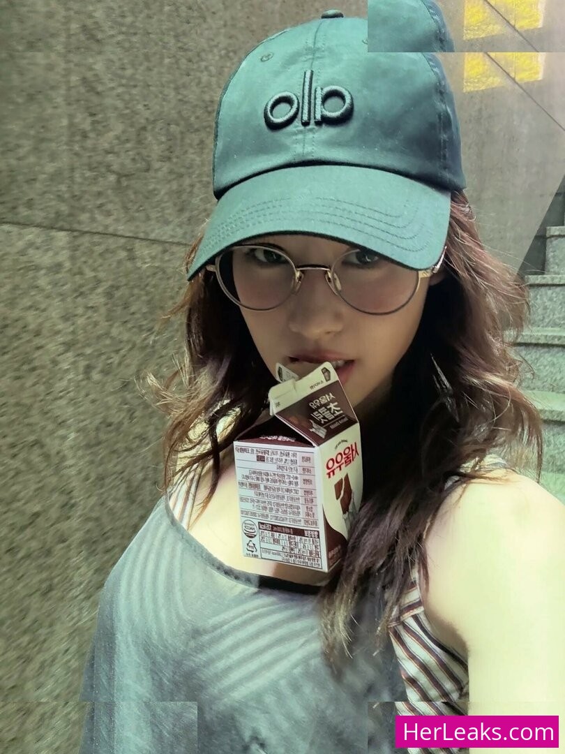Minatozaki Sana - Image 152