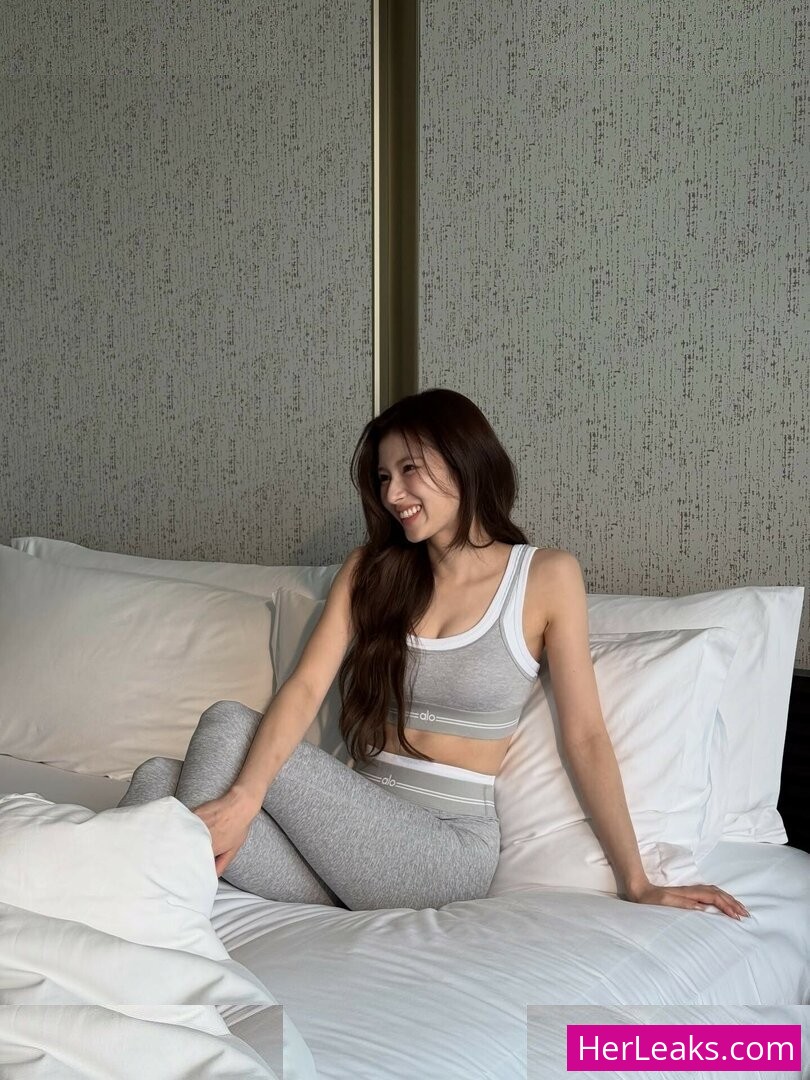 Minatozaki Sana - Image 151