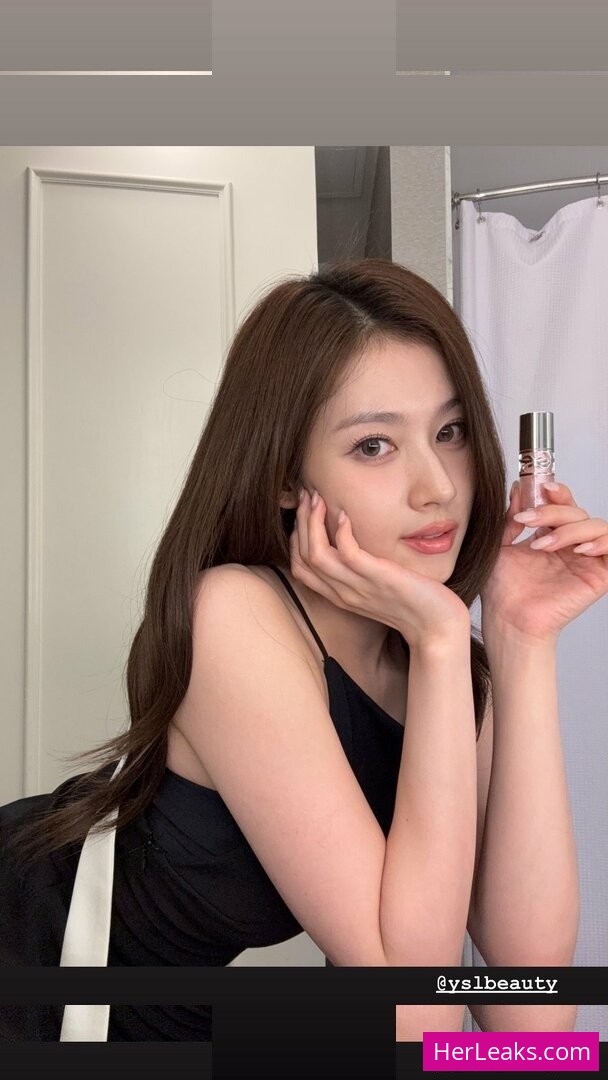 Minatozaki Sana - Image 147