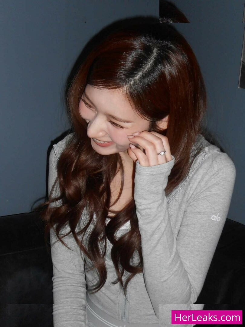 Minatozaki Sana - Image 118