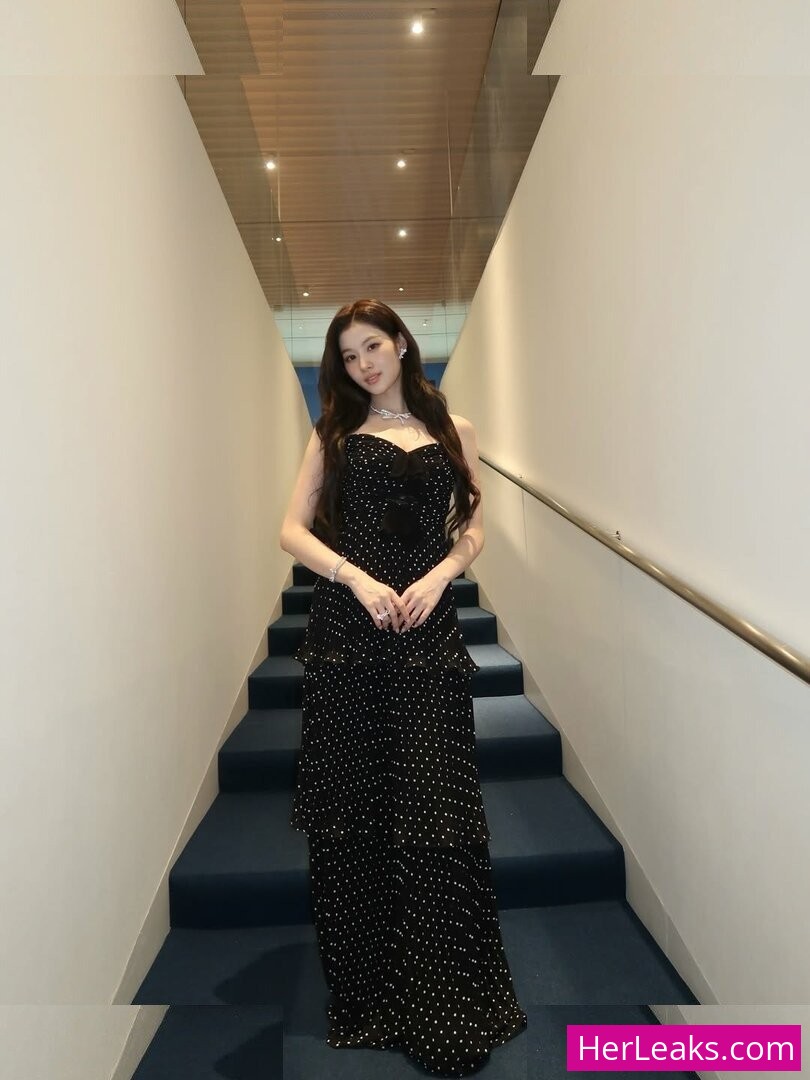 Minatozaki Sana - Image 115