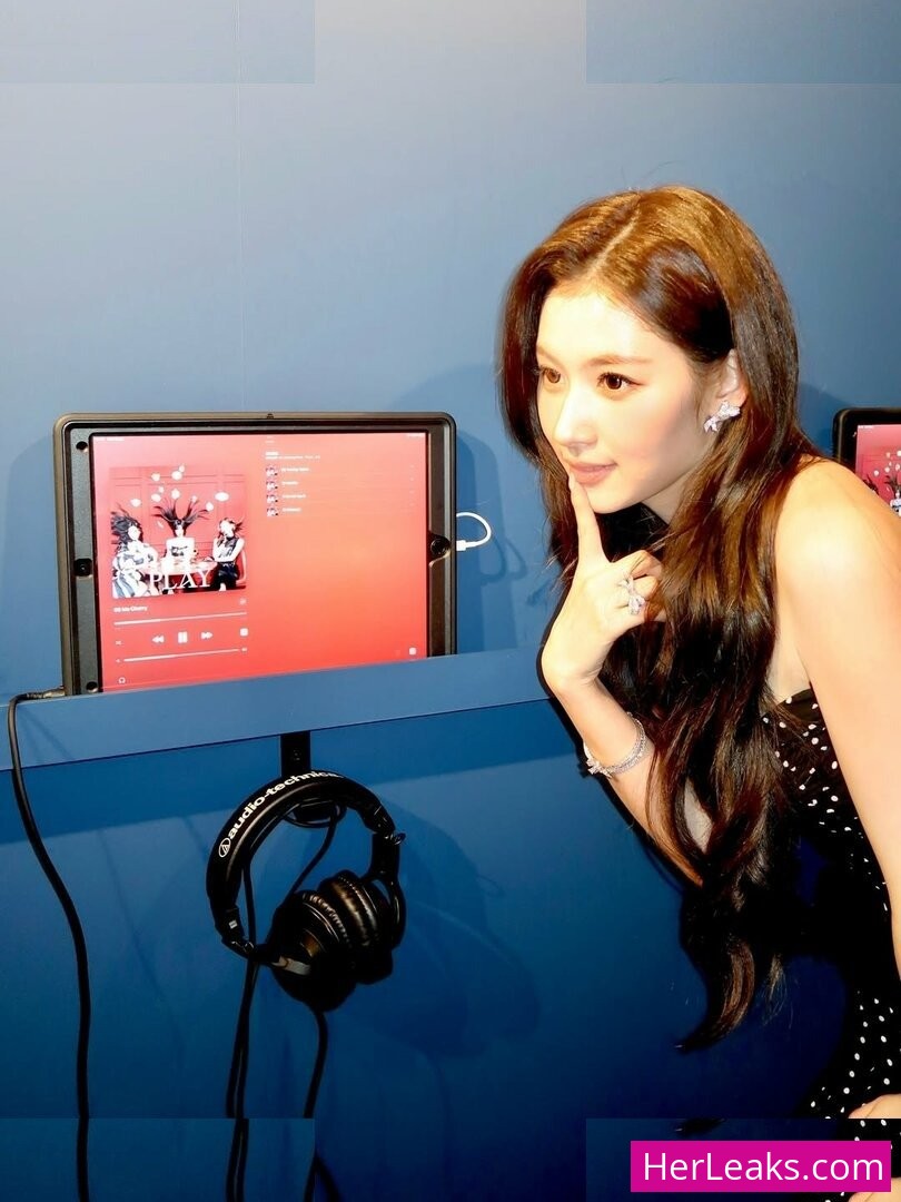 Minatozaki Sana - Image 107