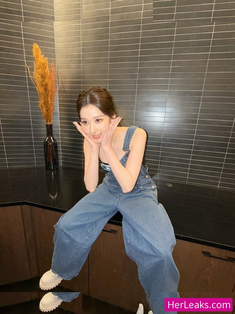 Minatozaki Sana - Image 94