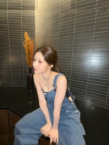 Minatozaki Sana - Image 92