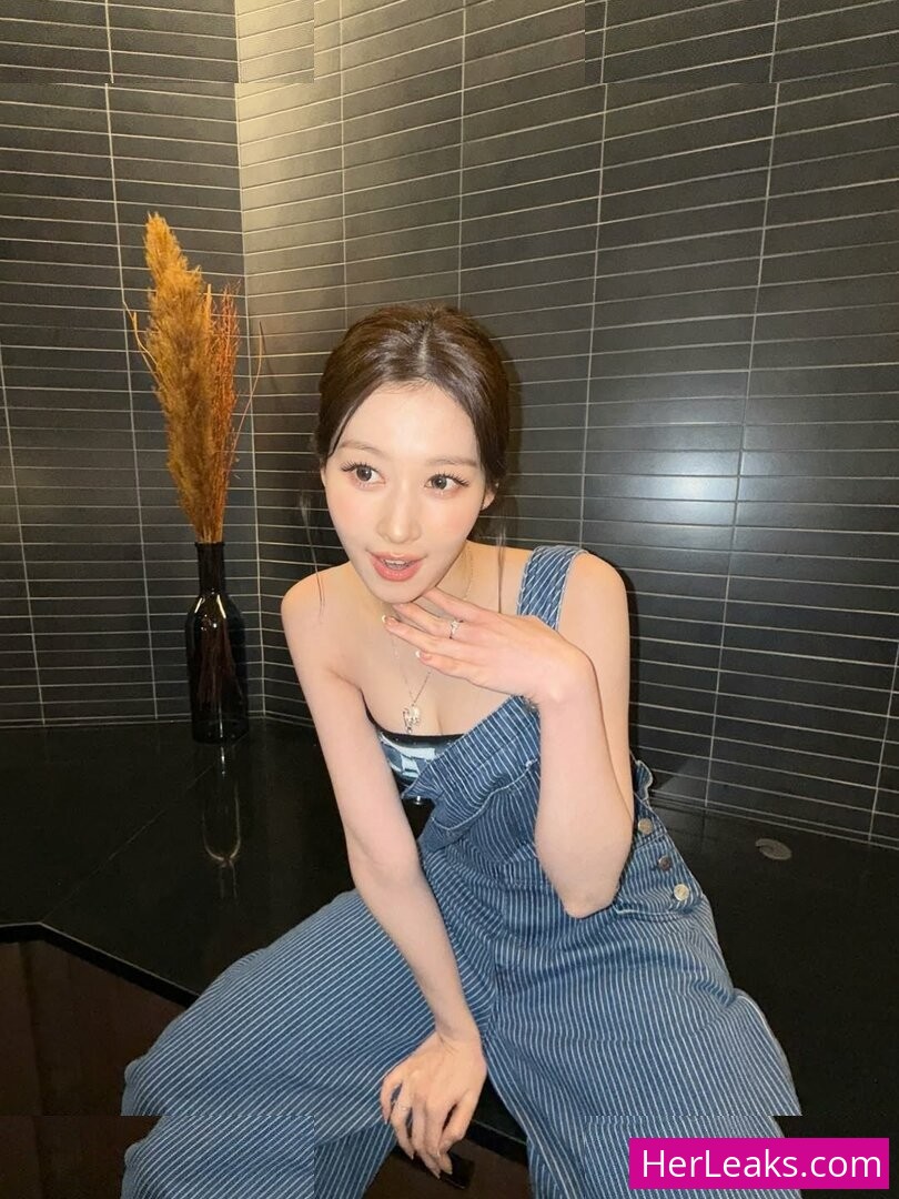 Minatozaki Sana - Image 91