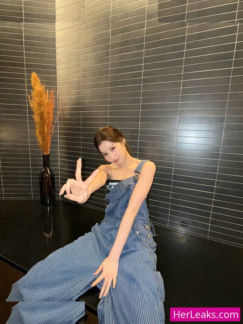 Minatozaki Sana - Image 90
