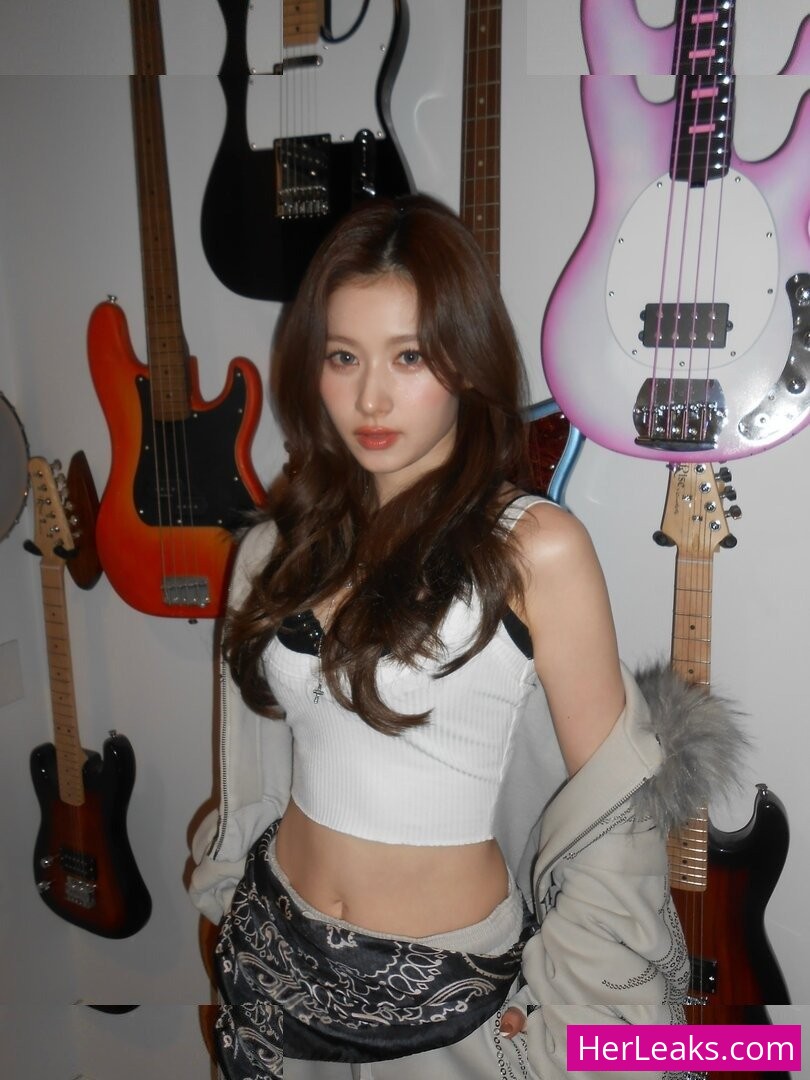 Minatozaki Sana - Image 77