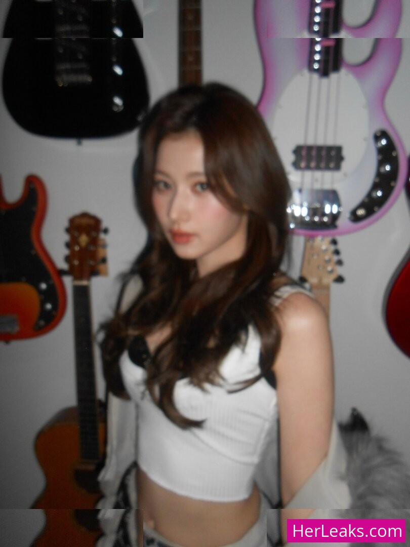 Minatozaki Sana - Image 76