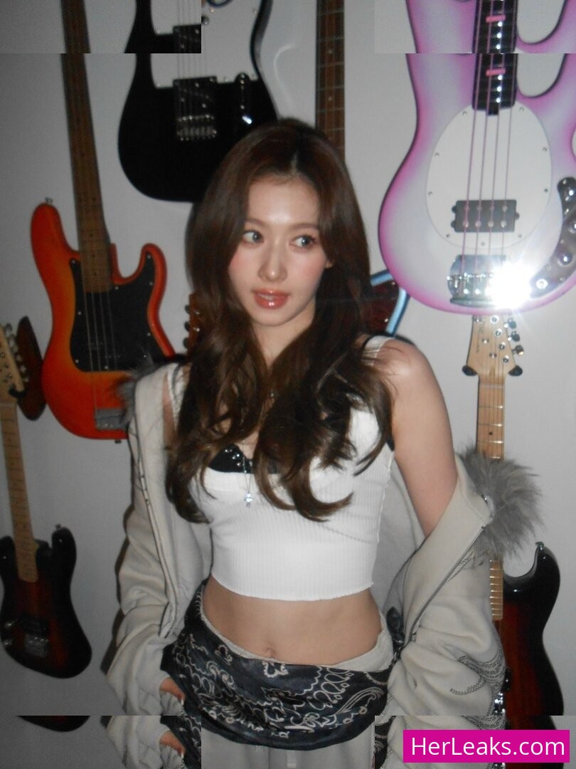 Minatozaki Sana - Image 75