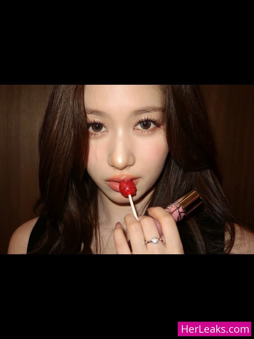 Minatozaki Sana - Image 59