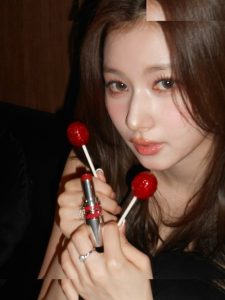 Minatozaki Sana - Image 51