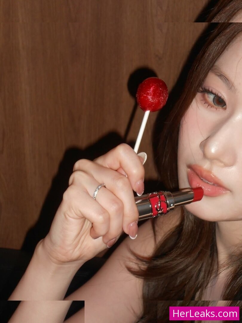 Minatozaki Sana - Image 47
