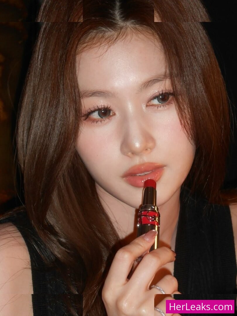 Minatozaki Sana - Image 42