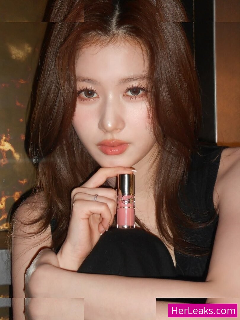 Minatozaki Sana - Image 31