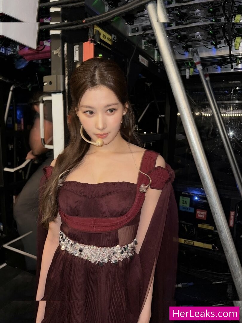Minatozaki Sana - Image 15