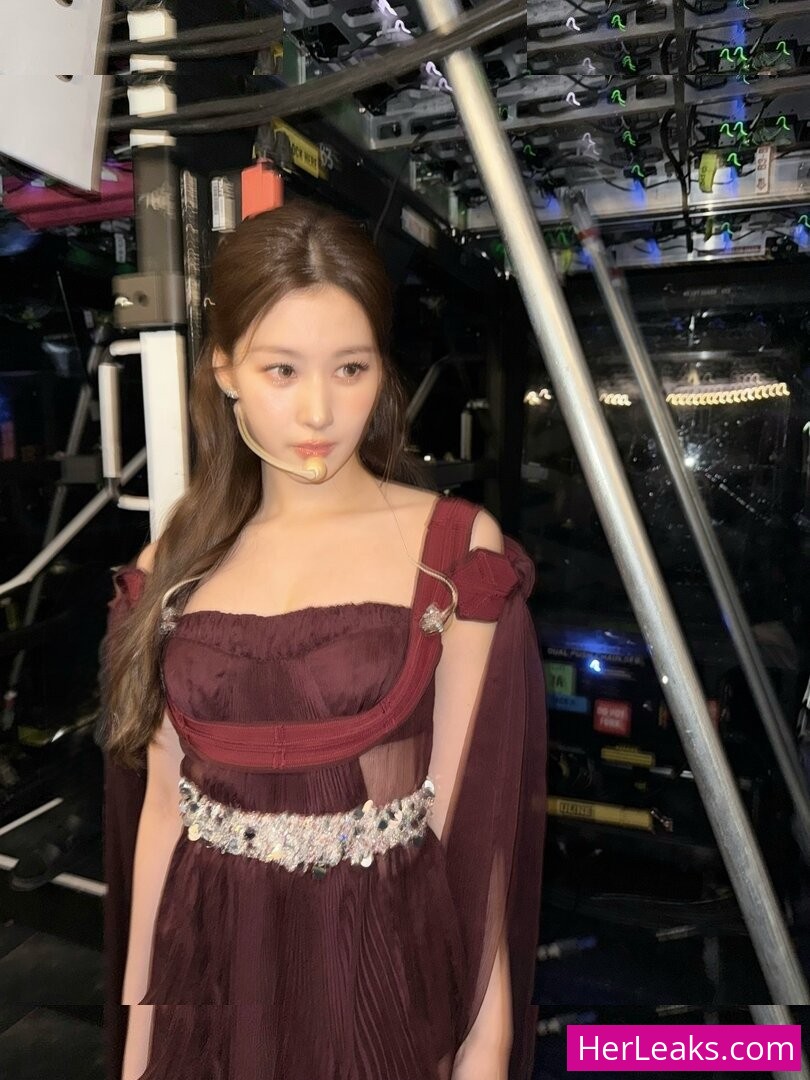 Minatozaki Sana - Image 14