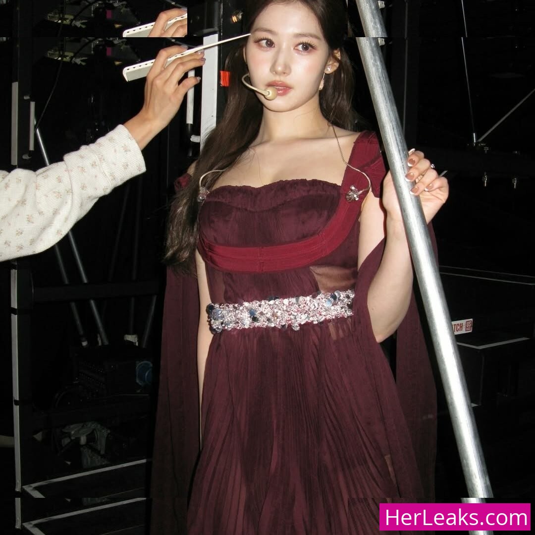 Minatozaki Sana - Image 13
