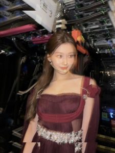 Minatozaki Sana - Image 12