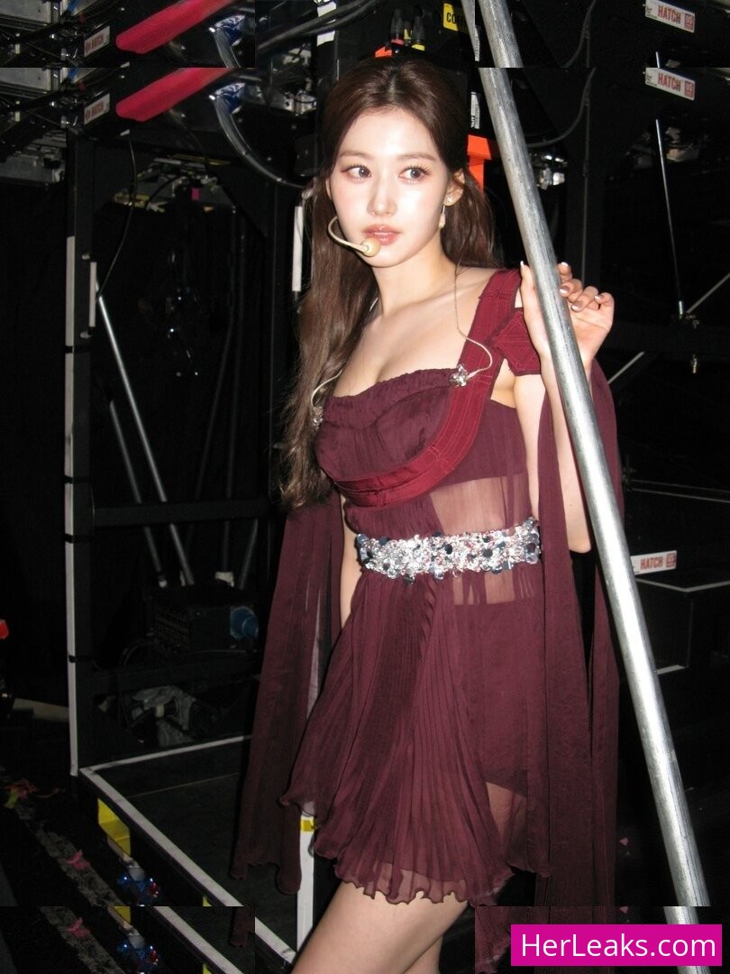 Minatozaki Sana - Image 11