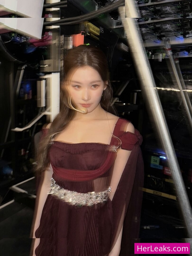 Minatozaki Sana - Image 10