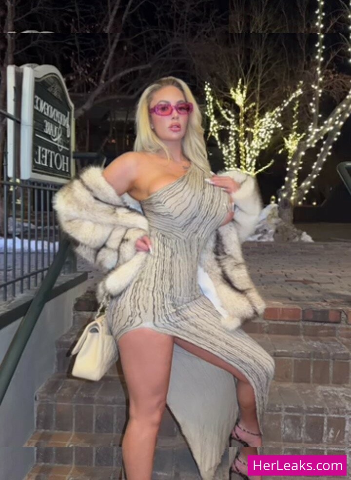 Nicolette Shea - Image 189
