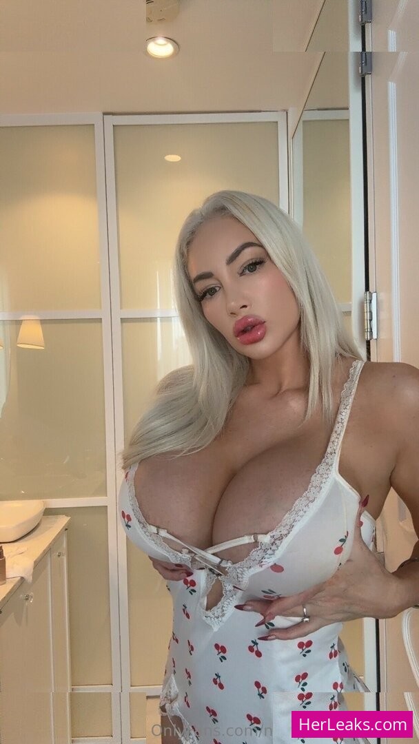 Nicolette Shea - Image 77