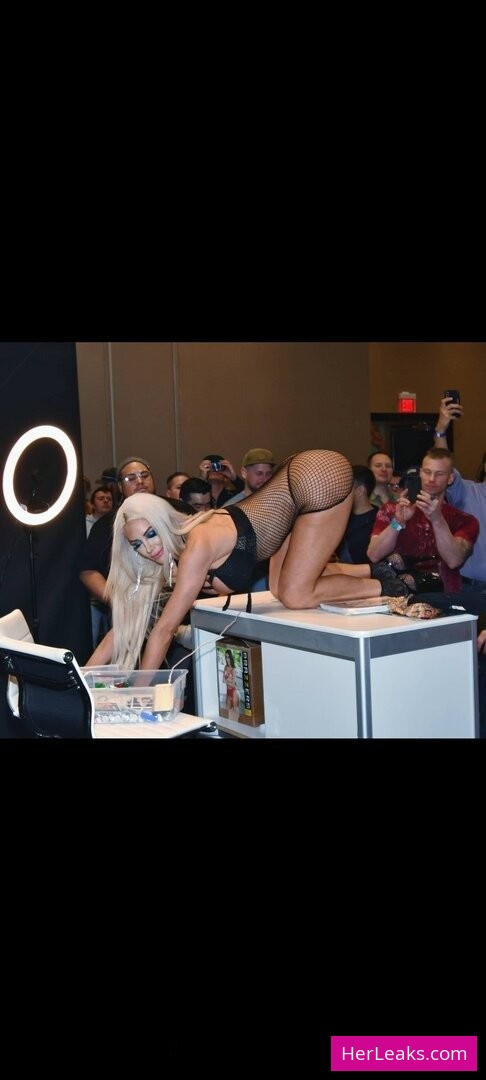 Nicolette Shea - Image 4