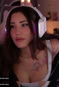 Özge Azunyan - Image 239