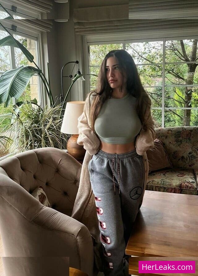 Özge Azunyan - Image 107