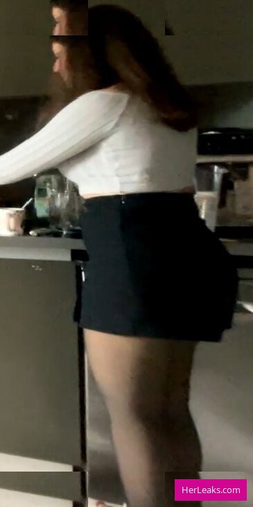 Özge Azunyan - Image 101