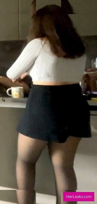 Özge Azunyan - Image 100