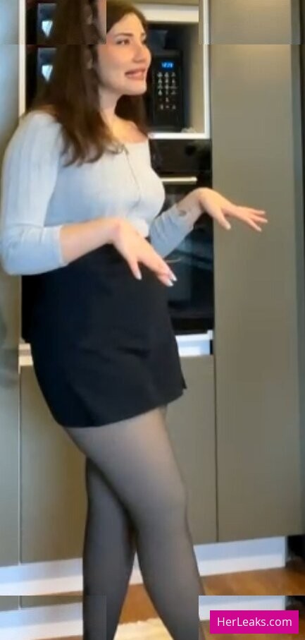 Özge Azunyan - Image 98