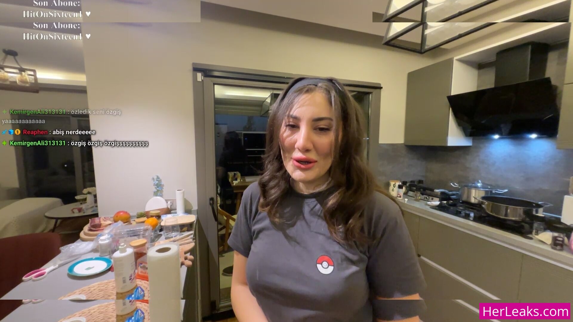 Özge Azunyan - Image 85