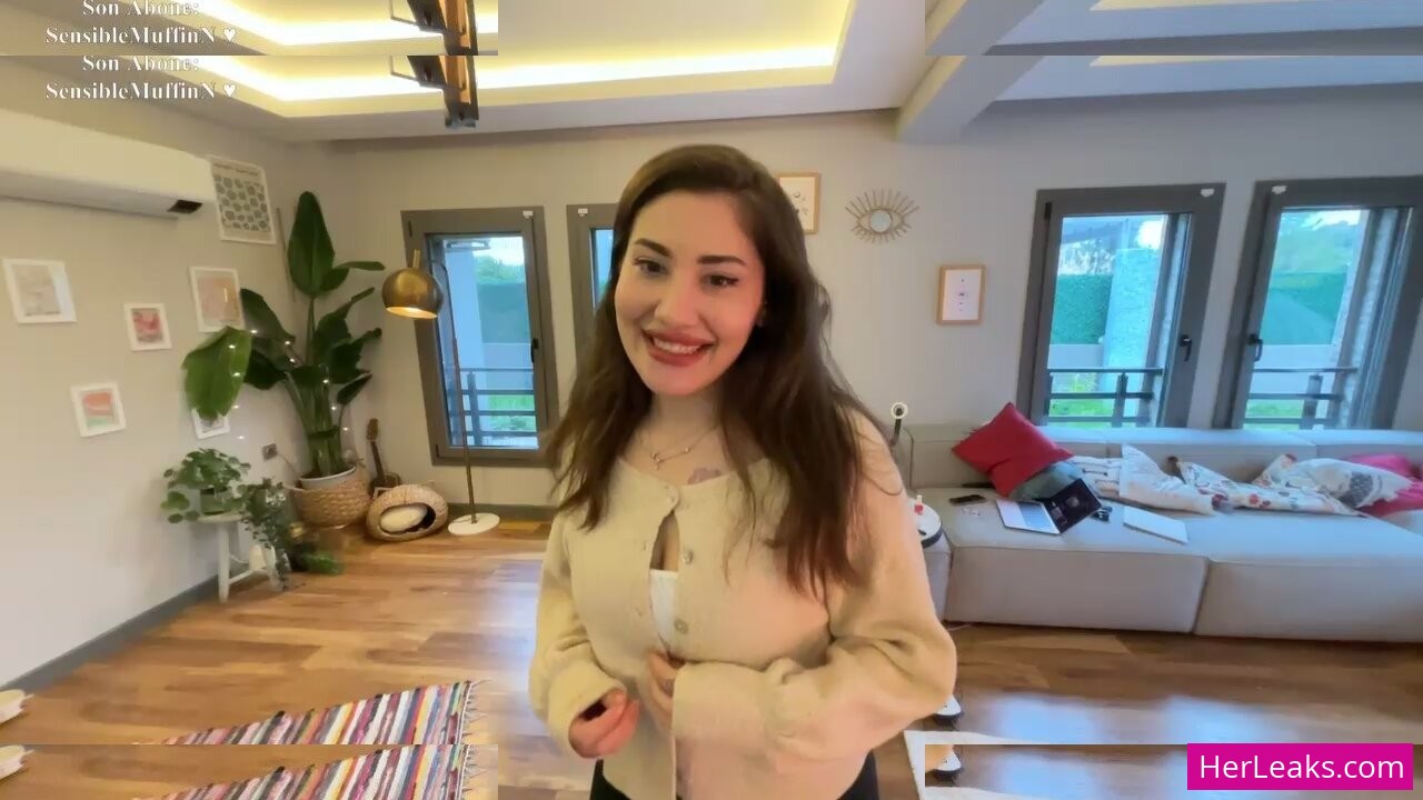 Özge Azunyan - Image 82