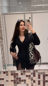 Özge Azunyan - Image 197