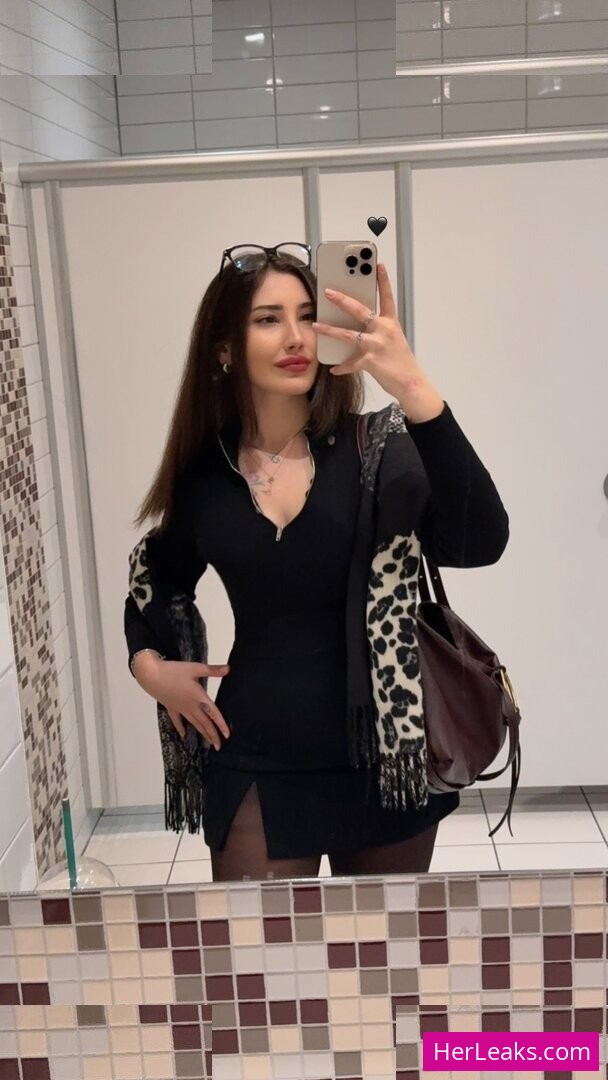 Özge Azunyan - Image 76